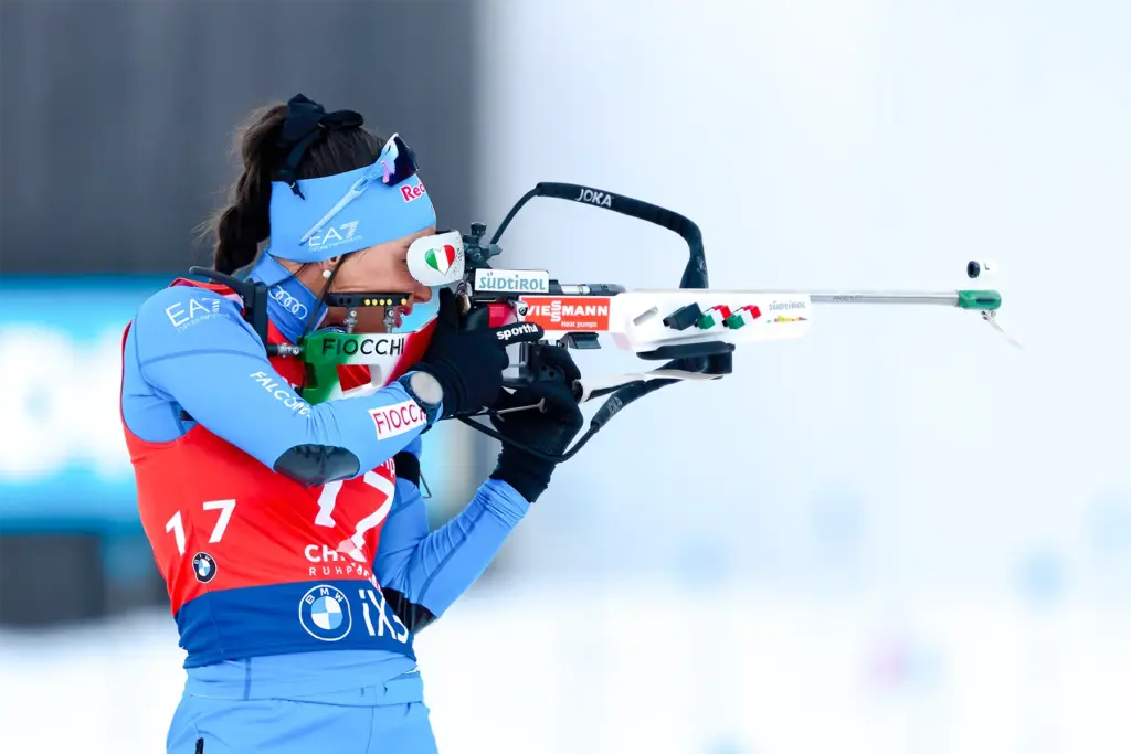 Dorothea Wierer aus Italien beim Stehendschießen im IBU Biathlon-Weltcup