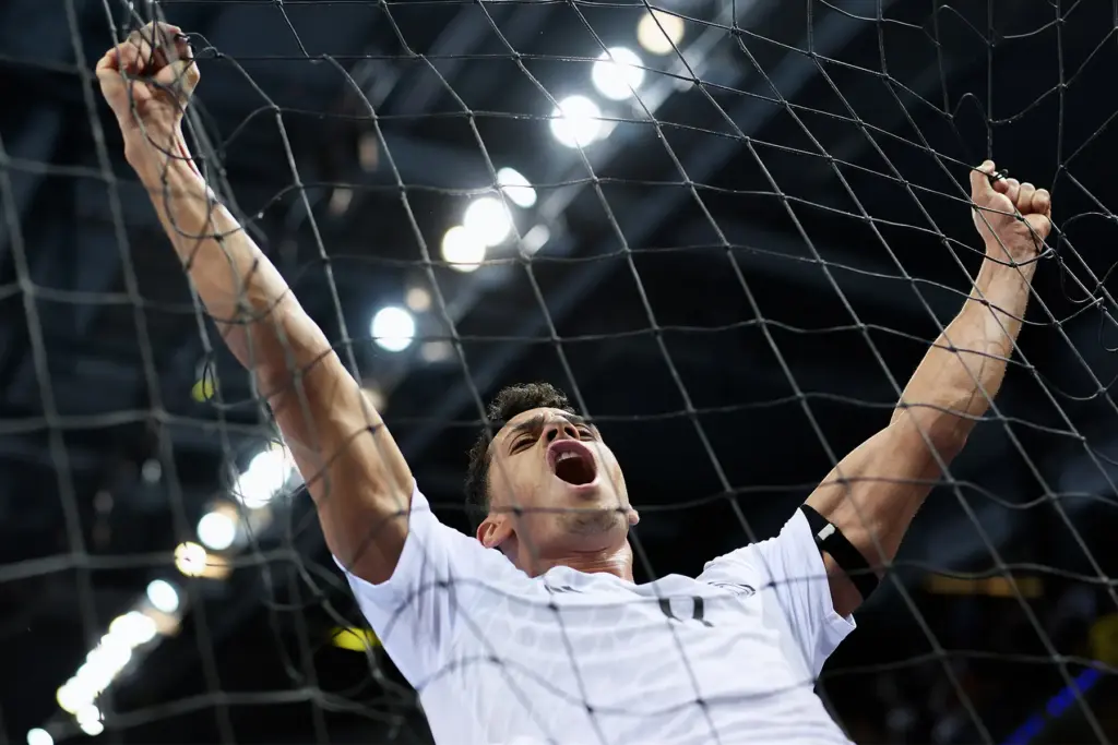 Gabriel Francisco de Oliveira Costa (Deutschland) jubelt nach einem Tor im Futsal-Länderspiel gegen England.